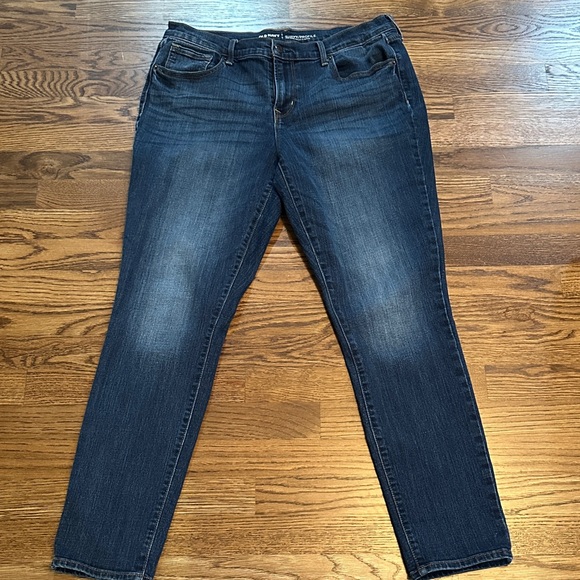 Old Navy Denim - Old Navy Women's Curvy Mid-Rise Jeans in Dark Blue
